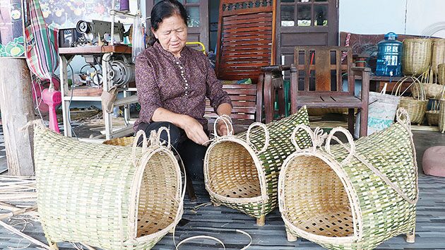นางพรลภัส ห้วยหงษ์ทอง