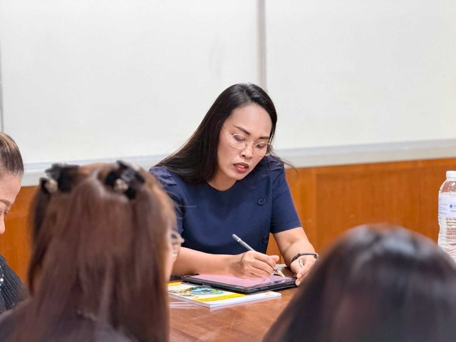 ผู้อำนวยการสำนักงานส่งเสริมการเรียนรู้ประจำจังหวัดราชบุรี รักษาการในตำแหน่ง ผู้อำนวยการสถาบันส่งเสริมการเรียนรู้ภาคกลาง เป็นประธานการประชุมบุคลากรสถาบันส่งเสริมการเรียนรู้ภาคกลาง